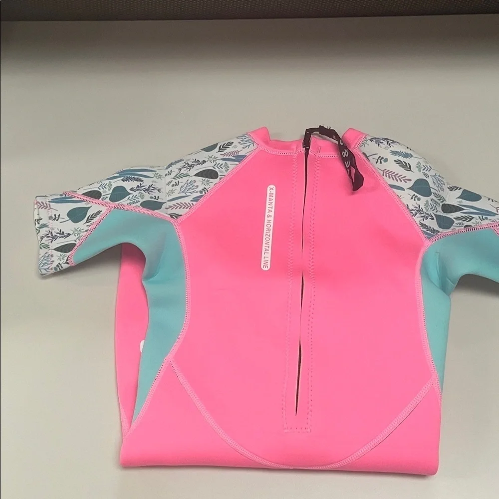 X-Manta Pink and Aqua Kids Wetsuit & Rashguard Set SZ 4/5